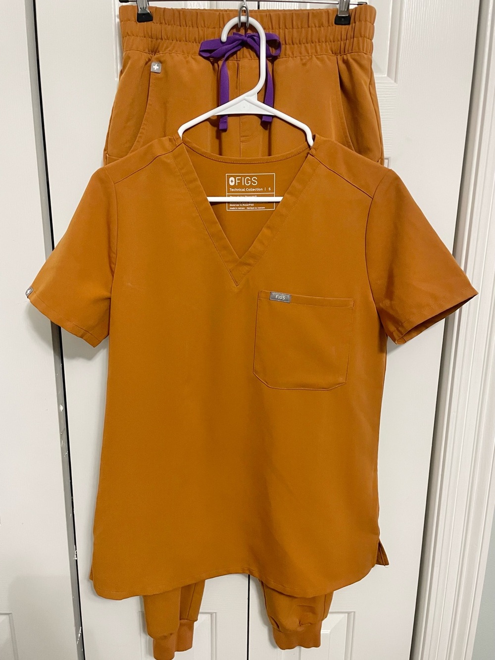 FIGS  V-Neck Scrub Top in Rust